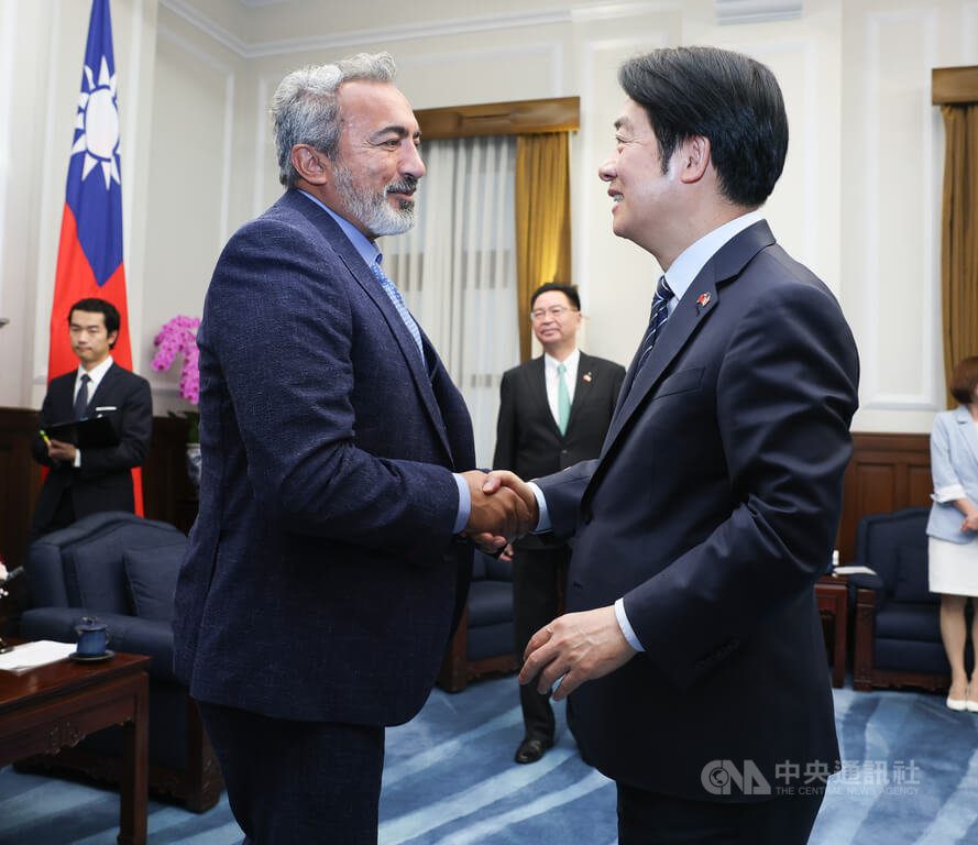 賴總統:盼台美安全合作從軍事採購邁向共同研發 賴總統:盼台美安全合作從軍事採購邁向共同研發