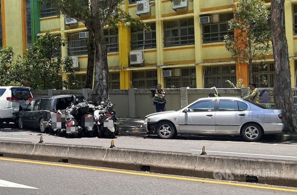 北市至善路車禍衝撞12車釀2傷 詳細肇因待查 北市至善路車禍衝撞12車釀2傷 詳細肇因待查