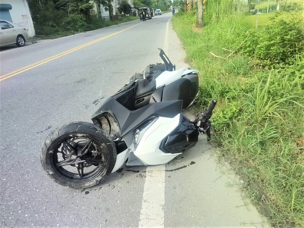 花蓮男剛高中畢業無照騎車 自撞傷重不治 花蓮男剛高中畢業無照騎車 自撞傷重不治