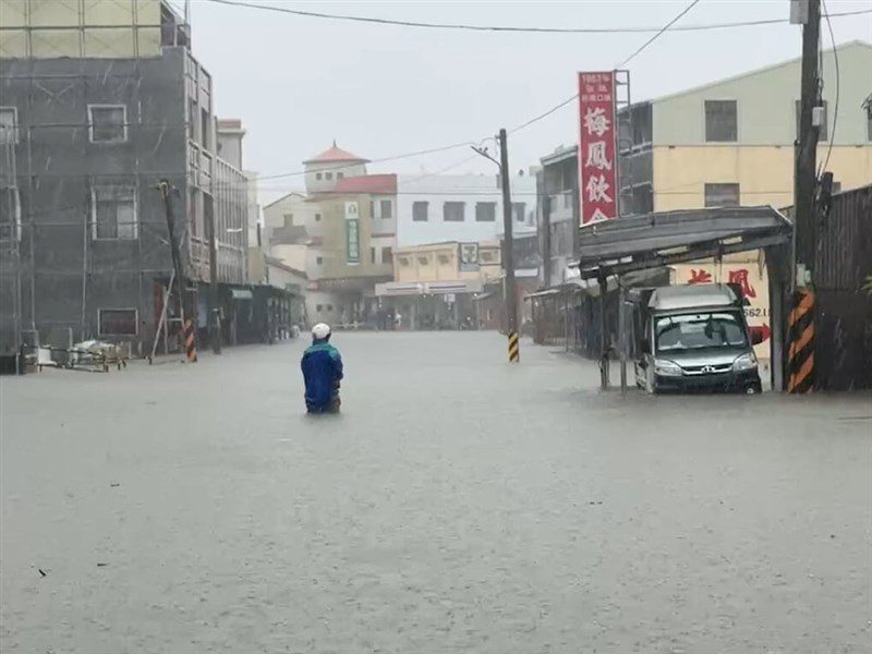 台南後壁區停班課 菁寮老街周邊積淹水一度及膝 台南後壁區停班課 菁寮老街周邊積淹水一度及膝