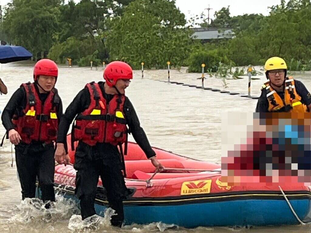嘉義豪雨成立二級災變中心 消防已助12起脫困撤離 嘉義豪雨成立二級災變中心 消防已助12起脫困撤離