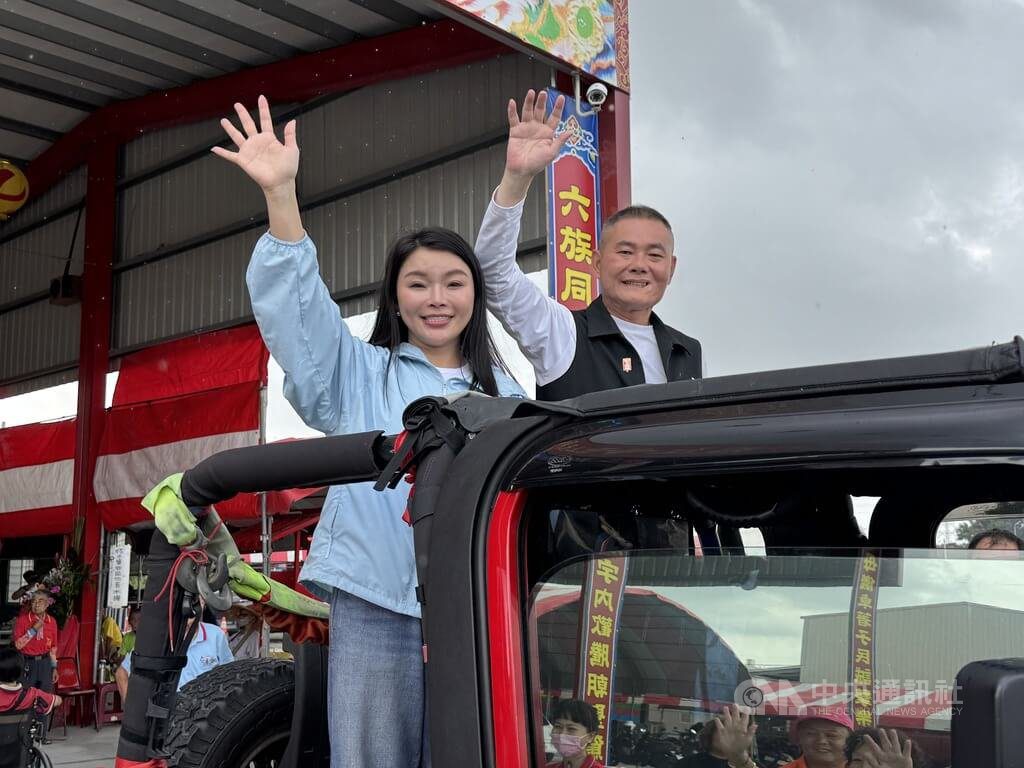 丁學忠偕張嘉郡鄉鎮謝票 盼選票反映115年縣長選情 丁學忠偕張嘉郡鄉鎮謝票 盼選票反映115年縣長選情