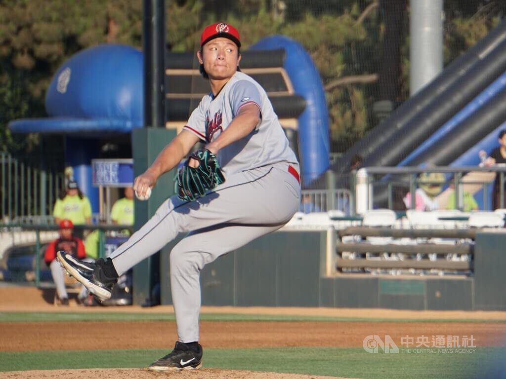 黃仲翔1A對決同胞柯敬賢 郭泓志比大拇指說讚 黃仲翔1A對決同胞柯敬賢 郭泓志比大拇指說讚