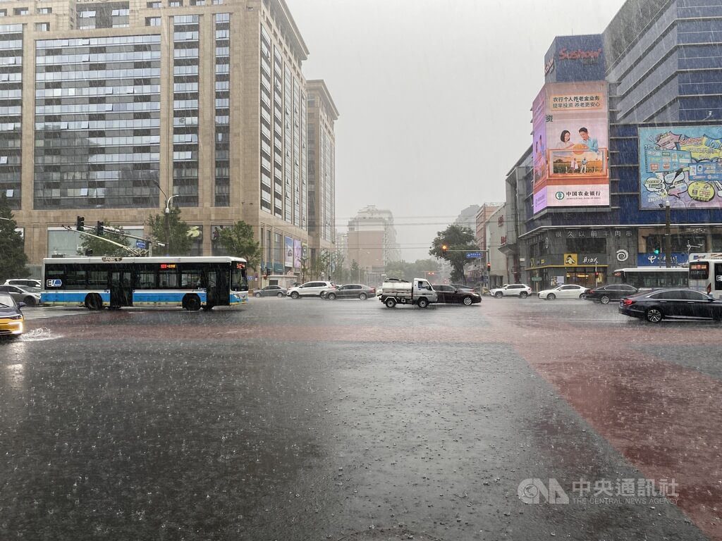 北京極端強降雨已造成30人死 北部山區災情嚴重 北京極端強降雨已造成30人死 北部山區災情嚴重