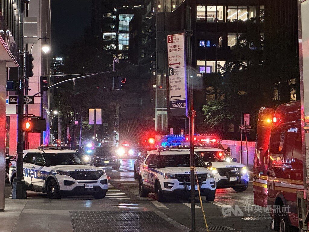 紐約市中心槍擊案4死 槍手持M4步槍行凶亦身亡 紐約市中心槍擊案4死 槍手持M4步槍行凶亦身亡