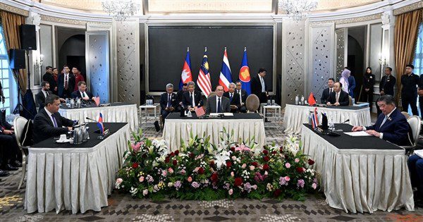 馬來西亞首相:泰國柬埔寨同意自午夜起無條件停火 馬來西亞首相:泰國柬埔寨同意自午夜起無條件停火