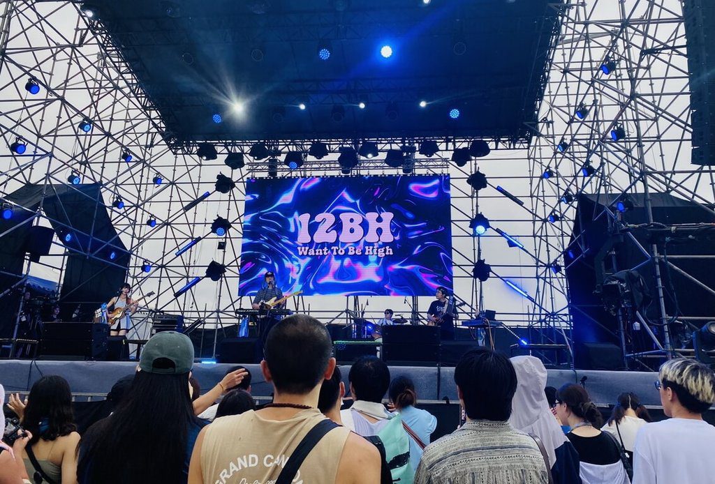 貢寮海祭熱力開唱 樂迷雨中熱舞嗨翻福隆沙灘 貢寮海祭熱力開唱 樂迷雨中熱舞嗨翻福隆沙灘