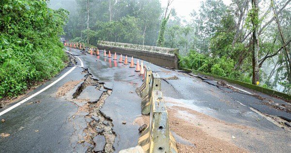 嘉義山區多處道路中斷 阿里山林鐵本線7/31續停駛 嘉義山區多處道路中斷 阿里山林鐵本線7/31續停駛