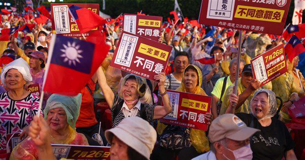 藍白凱道反罷 訴求726風雨無阻投不同意票 藍白凱道反罷 訴求726風雨無阻投不同意票