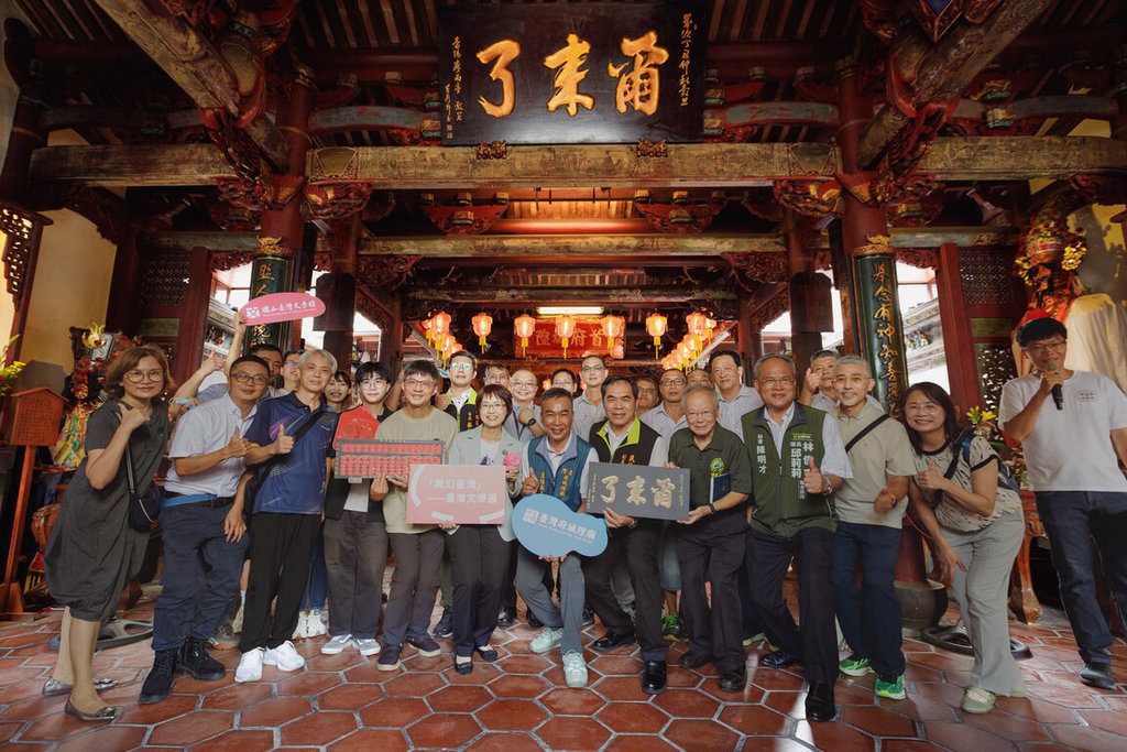 魔幻台灣文學展前進日本大阪 府城名匾當開場意象 魔幻台灣文學展前進日本大阪 府城名匾當開場意象