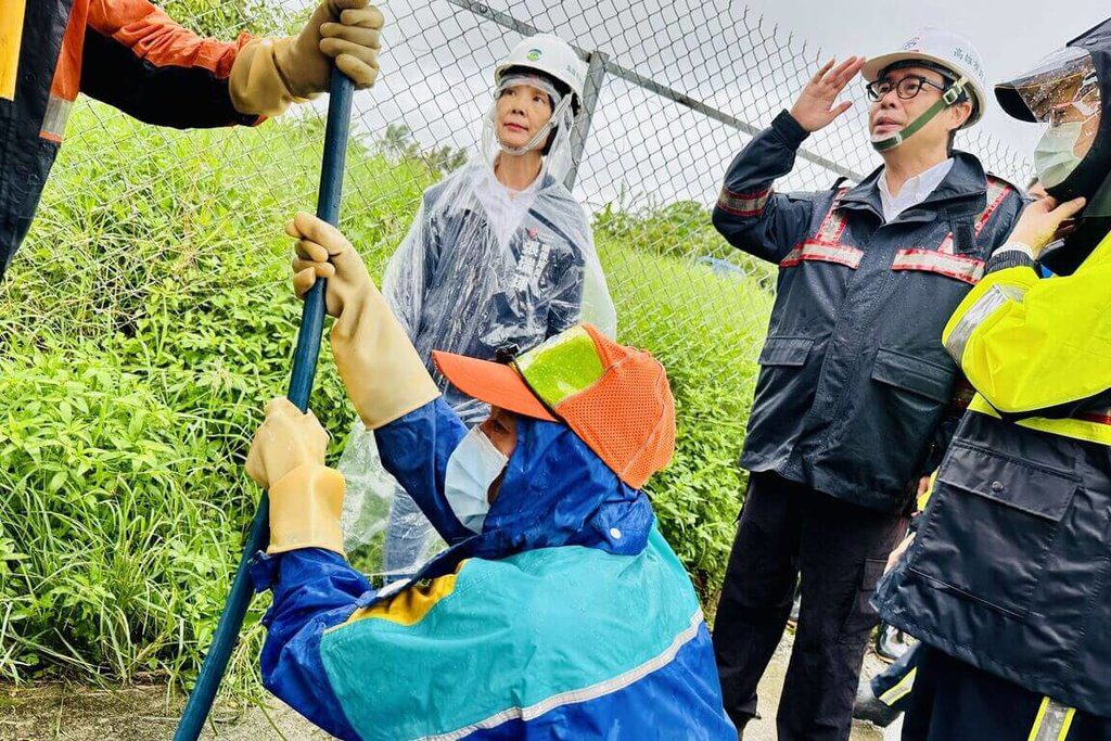高雄強降雨市府動員清疏 抽水設備完成檢測待命 高雄強降雨市府動員清疏 抽水設備完成檢測待命