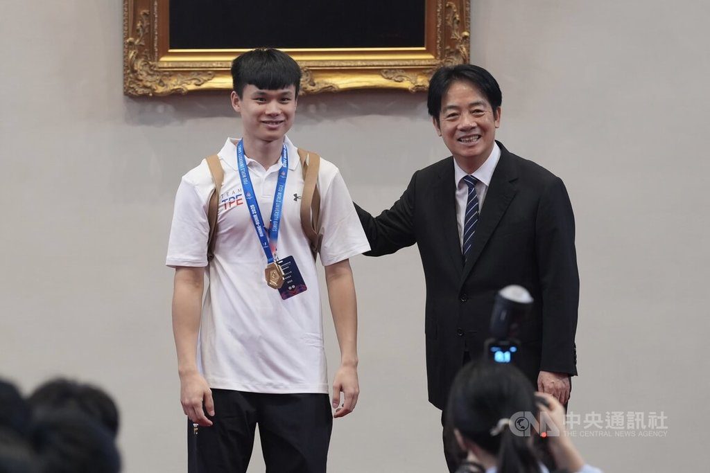 總統接見世大運代表團 勉做好準備繼續挑戰國際賽事 總統接見世大運代表團 勉做好準備繼續挑戰國際賽事