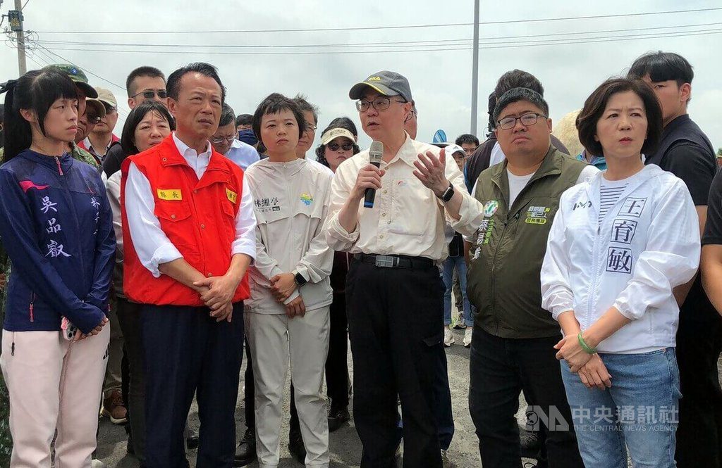 卓榮泰朴子關心排水整治 強調治水工法工期最重要 卓榮泰朴子關心排水整治 強調治水工法工期最重要