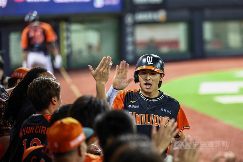 陳傑憲手腕發炎是否下二軍很矛盾 盼發揮所剩技能 陳傑憲手腕發炎是否下二軍很矛盾 盼發揮所剩技能