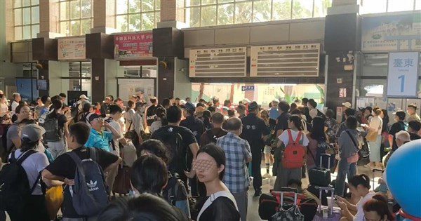 南迴線大武至瀧溪間交通中斷 台鐵估晚間7時通車 南迴線大武至瀧溪間交通中斷 台鐵估晚間7時通車