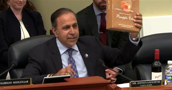 美議員秀「自由鳳梨酥」 籲攜手澳台日抗中經濟脅迫 美議員秀「自由鳳梨酥」 籲攜手澳台日抗中經濟脅迫