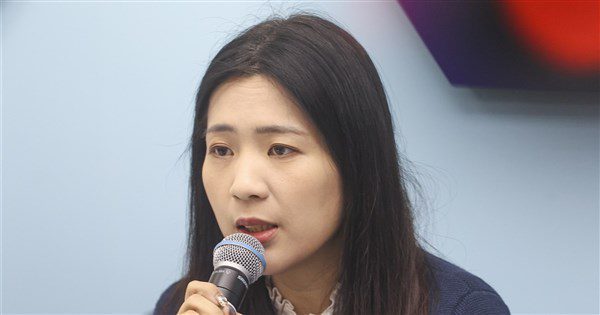 助理涉吸金案10萬元交保 徐巧芯:已解僱 助理涉吸金案10萬元交保 徐巧芯:已解僱