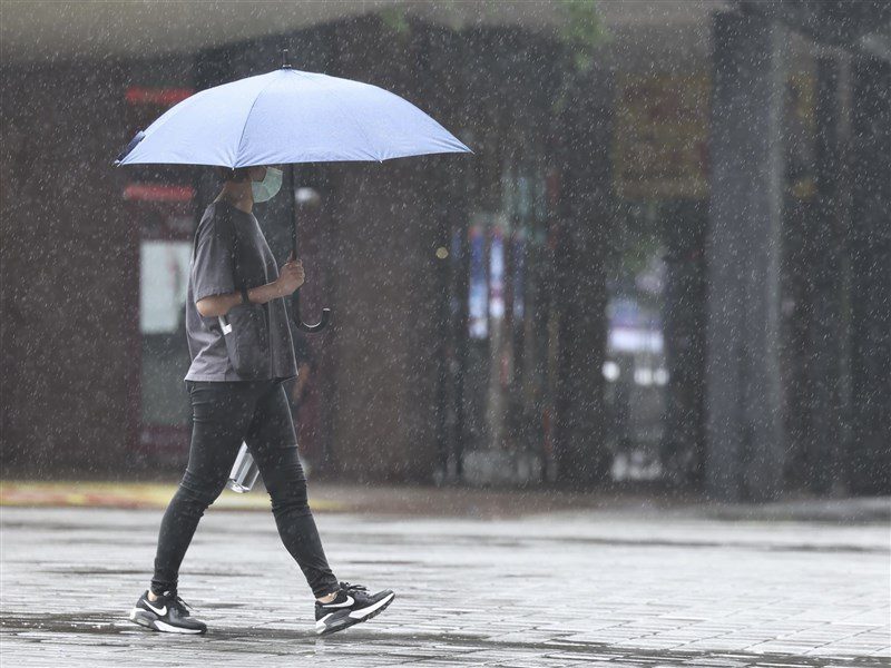 中南部26日局部大雨 南部、基宜防海水倒灌 中南部26日局部大雨 南部、基宜防海水倒灌