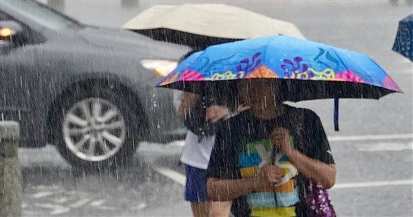 吳德榮:中南部防致災降雨 8/6轉晴朗炎熱天氣 吳德榮:中南部防致災降雨 8/6轉晴朗炎熱天氣