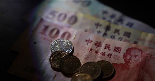 市場觀望等待關稅翻牌 新台幣重貶1.83角跌破29.7元 市場觀望等待關稅翻牌 新台幣重貶1.83角跌破29.7元