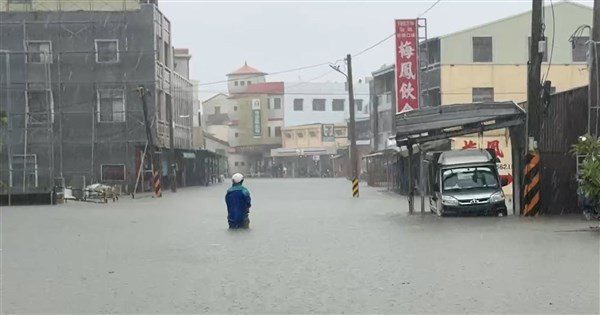 高屏嘉南大雨 70條溪流達土石流紅黃色警戒 高屏嘉南大雨 70條溪流達土石流紅黃色警戒