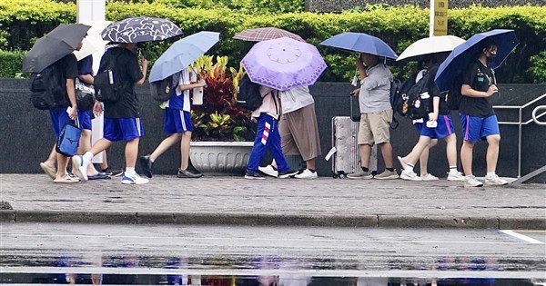 30日西南氣流最顯著 南部防豪雨以上降雨 30日西南氣流最顯著 南部防豪雨以上降雨