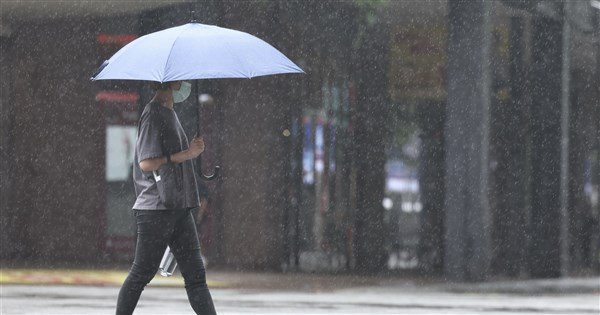 低壓帶影響 中南部地區及北部山區留意大雨 低壓帶影響 中南部地區及北部山區留意大雨