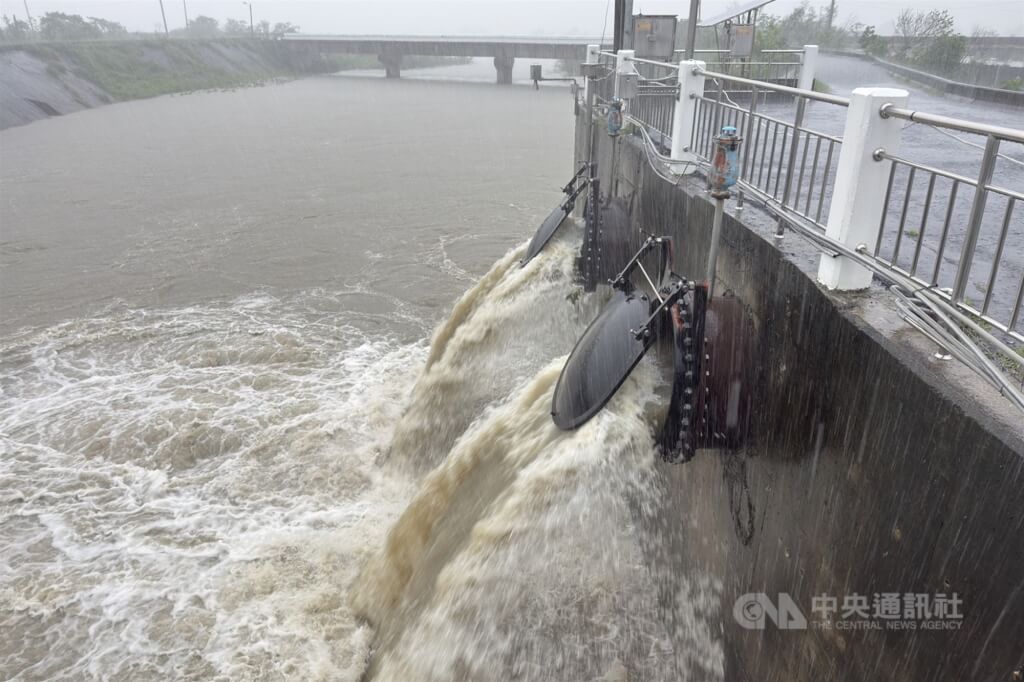 豪雨影響 台鐵後壁至新營單線行車 豪雨影響 台鐵後壁至新營單線行車