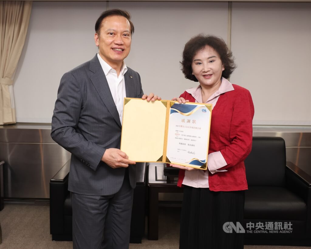 台北市會計師公會訪中央社 攜手贈閱推廣國際觀 台北市會計師公會訪中央社 攜手贈閱推廣國際觀