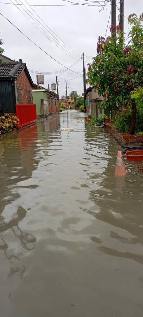 雲林水林鄉多處淹水停班停課 1人暫時安置 雲林水林鄉多處淹水停班停課 1人暫時安置