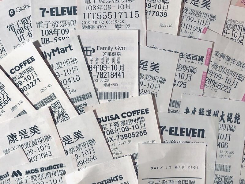 超商雙雄開出6張千萬獎發票 幸運兒只花20元買飲料 超商雙雄開出6張千萬獎發票 幸運兒只花20元買飲料