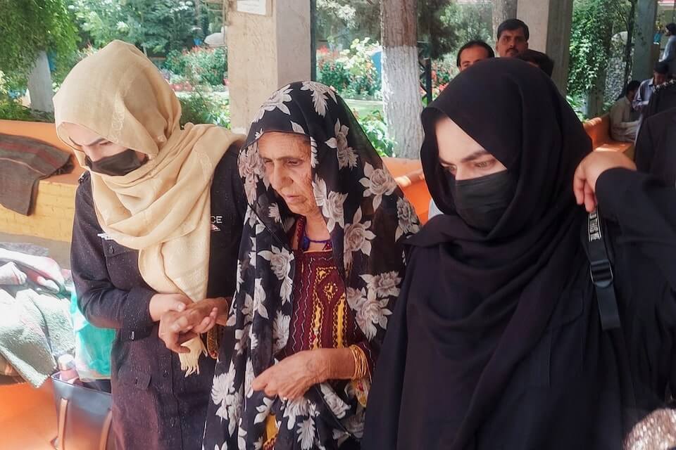 巴基斯坦情侶遭「榮譽處決」影片瘋傳 引發全國公憤 巴基斯坦情侶遭「榮譽處決」影片瘋傳 引發全國公憤