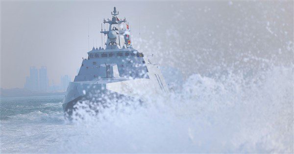 沱江級第二批量產型首艦「丹江」2日舉行命名下水儀式