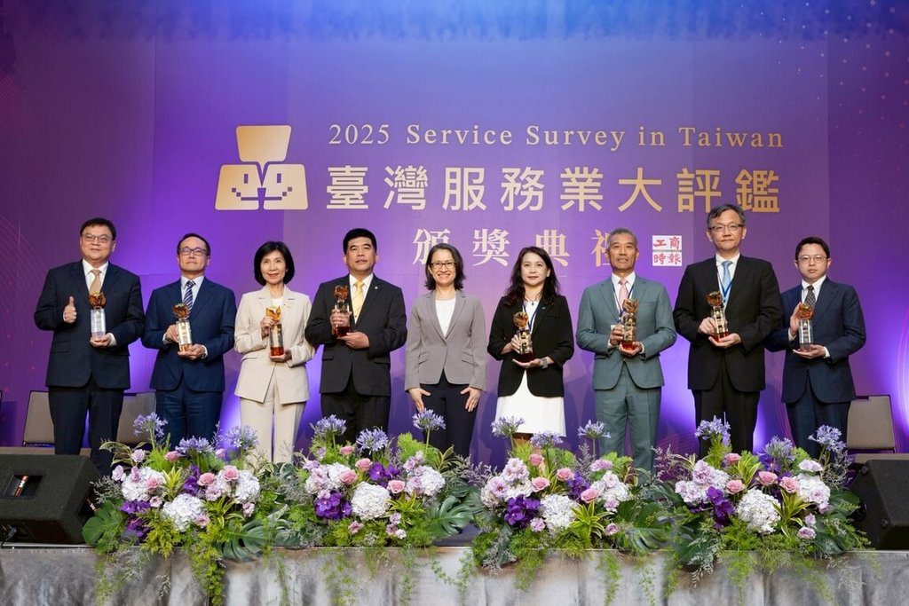 副總統出席服務業頒獎典禮 讚展現台灣韌性及暖實力