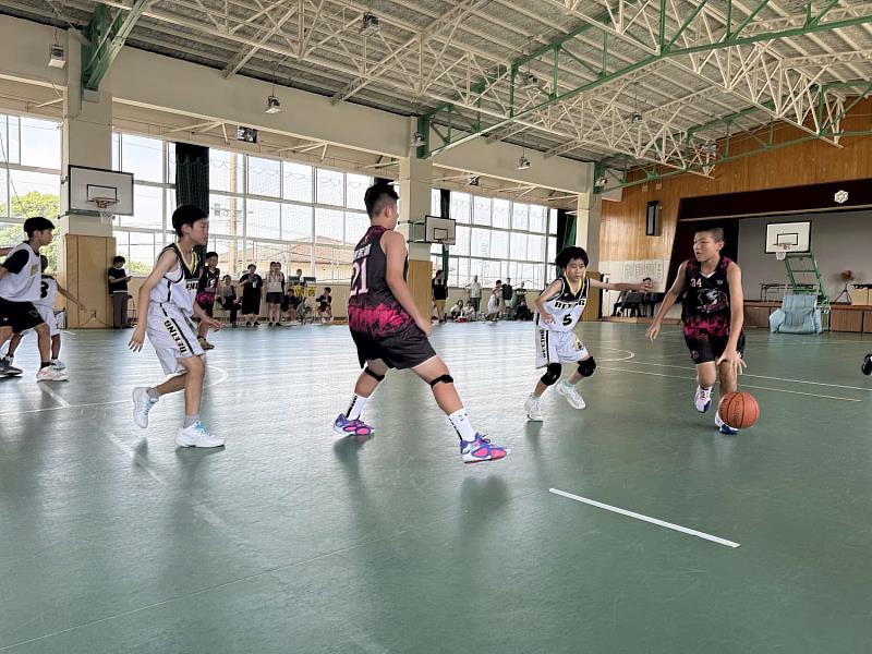 國小籃球夏季聯賽將開打 江啟臣盼選手學會團隊合作 國小籃球夏季聯賽將開打 江啟臣盼選手學會團隊合作