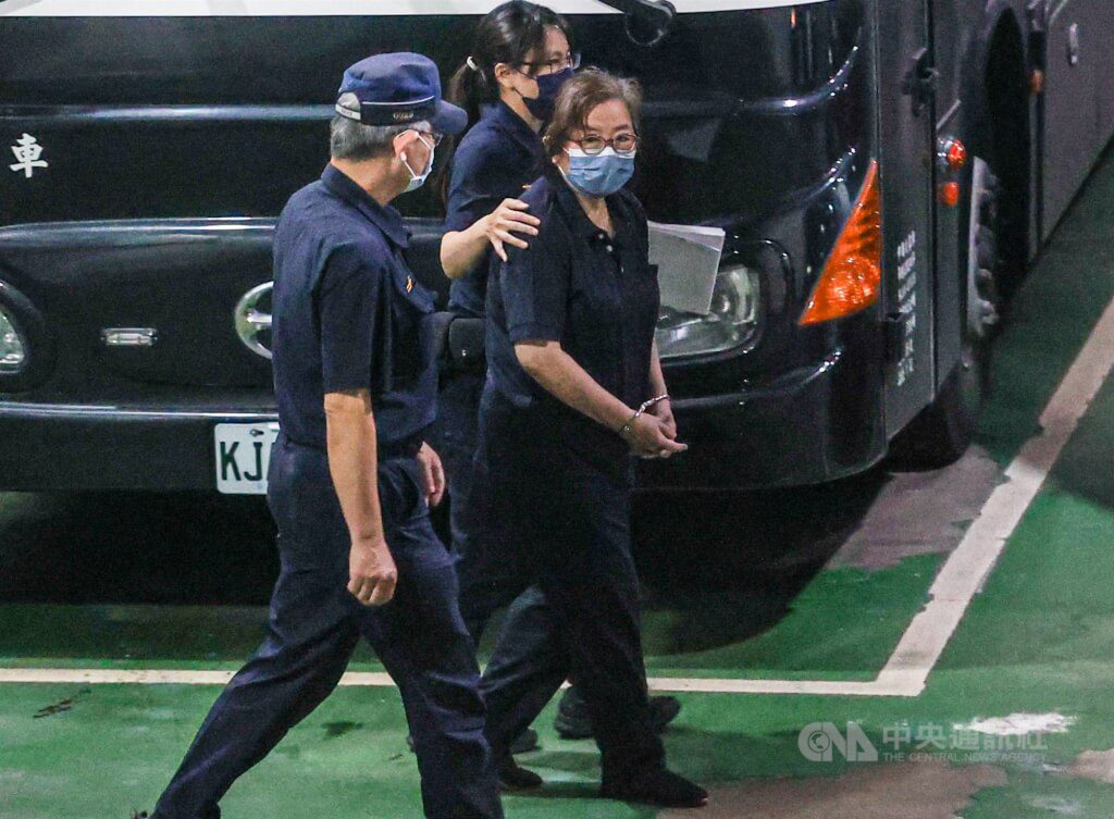 黃呂錦茹涉偽造罷免提議起訴續押 抗告遭駁確定