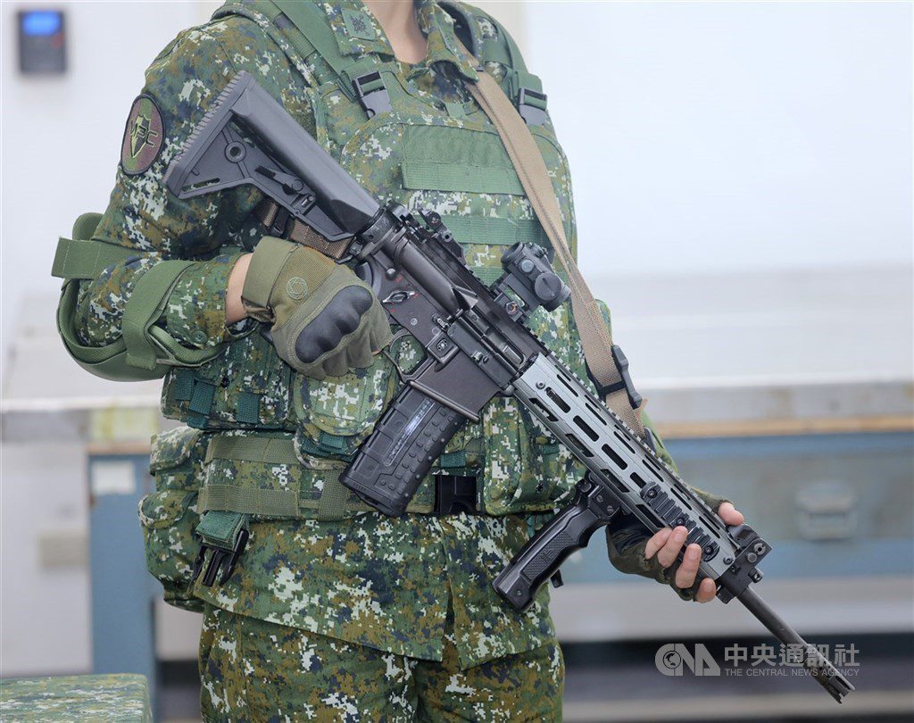 國防部:全面檢討T112步槍配賦11個足額彈匣 國防部:全面檢討T112步槍配賦11個足額彈匣