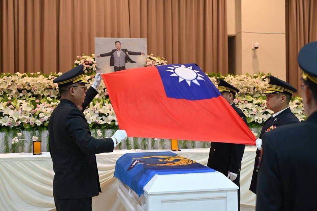 吳恩碩救溺殉職 侯友宜代頒褒揚令、追晉分隊長 吳恩碩救溺殉職 侯友宜代頒褒揚令、追晉分隊長