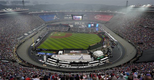 MLB「賽道經典賽」進場人數逾9萬 破71年紀錄 MLB「賽道經典賽」進場人數逾9萬 破71年紀錄