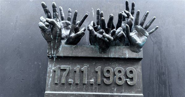 捷克修法將宣傳共產與納粹視同罪 違者最高判囚5年 捷克修法將宣傳共產與納粹視同罪 違者最高判囚5年