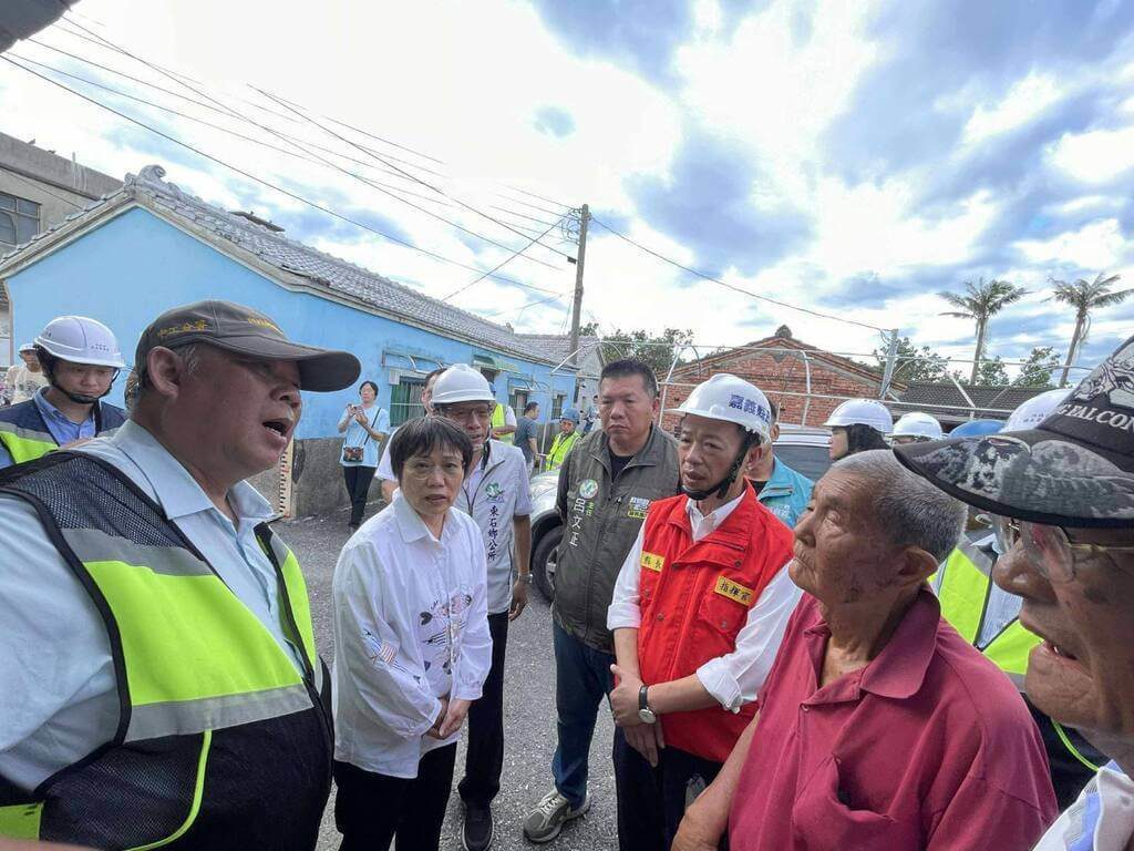 劉世芳視察東石災後復原 22戶屋損完成勘查或估價 劉世芳視察東石災後復原 22戶屋損完成勘查或估價