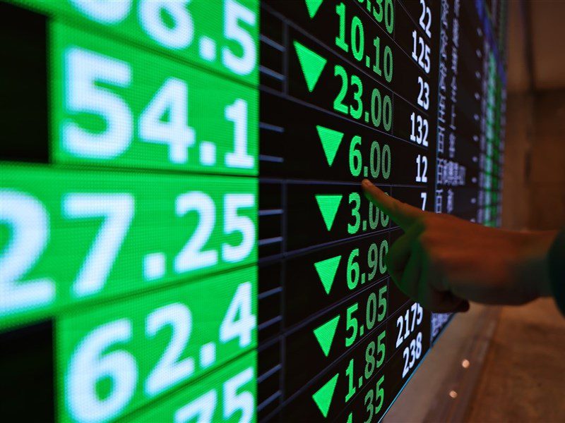 台暫時性關稅20% 台股震盪下跌108點收23434點 台暫時性關稅20% 台股震盪下跌108點收23434點