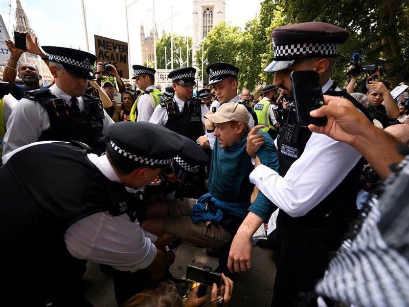 示威聲援遭禁挺巴組織 逾466人遭倫敦警方逮捕 示威聲援遭禁挺巴組織 逾466人遭倫敦警方逮捕