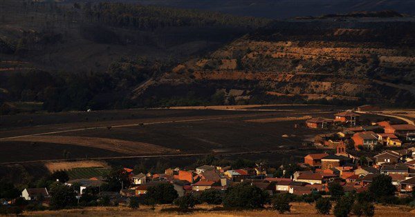 西班牙野火肆虐奪3命 山林家園與世界遺產成焦土 西班牙野火肆虐奪3命 山林家園與世界遺產成焦土