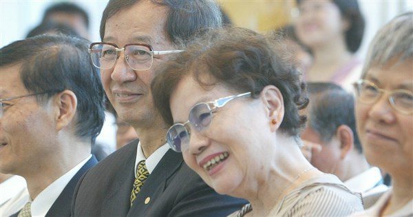 李遠哲夫人吳錦麗過世享壽90歲 不辦追思會 李遠哲夫人吳錦麗過世享壽90歲 不辦追思會