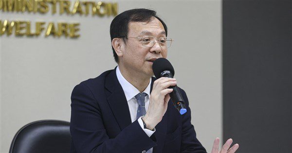 石崇良談優先拆彈目標 因應關稅、強化藥品韌性 石崇良談優先拆彈目標 因應關稅、強化藥品韌性