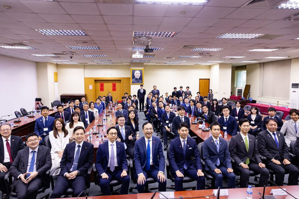 朱立倫會見自民黨青年局訪團 盼共同深化台日關係 朱立倫會見自民黨青年局訪團 盼共同深化台日關係