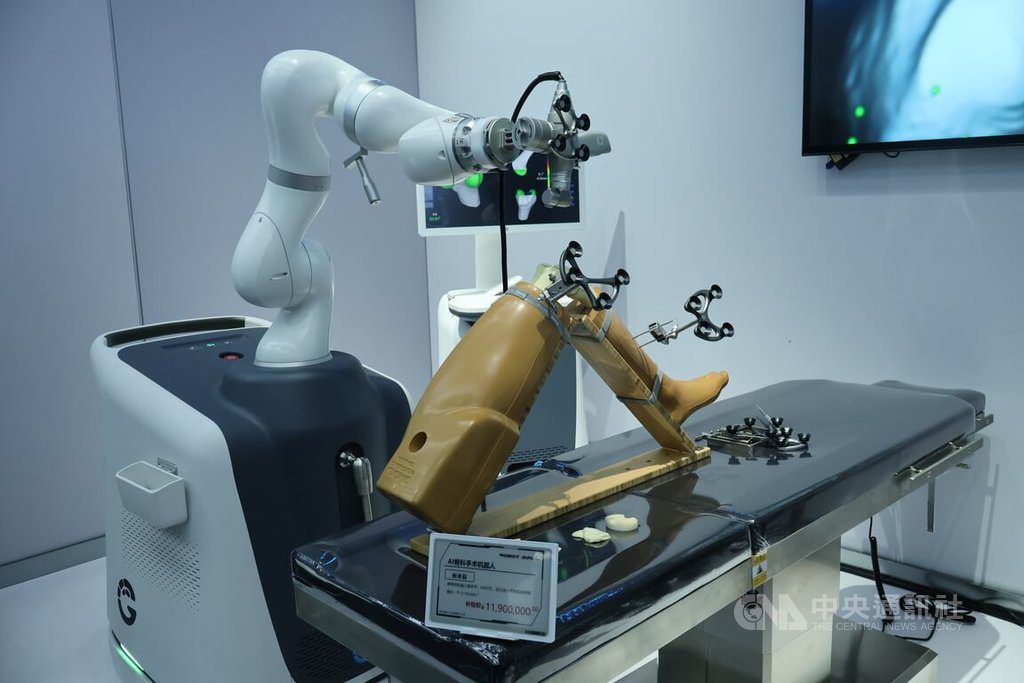 全球首間機器人4S店北京亮相 展示百種機器人 全球首間機器人4S店北京亮相 展示百種機器人