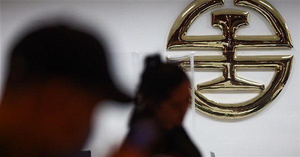 雨淹軌道台鐵斗六至二水雙向不通 啟動公路接駁 雨淹軌道台鐵斗六至二水雙向不通 啟動公路接駁