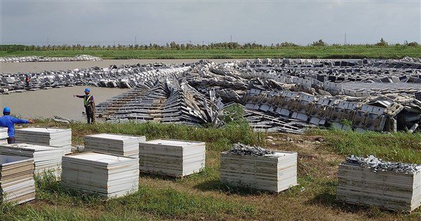 嘉縣2滯洪池廢光電仍未清完 環境部:各加罰200萬 嘉縣2滯洪池廢光電仍未清完 環境部:各加罰200萬